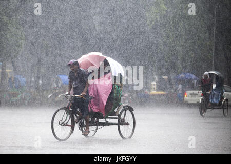 Dhaka, Dhaka, Bangladesh. 23rd July, 2017. July 23, 2017 Dhaka, Bangladesh ''“ Rickshaw puller carrying passenger when heavy rainfall maid in the Dhaka city. Credit: K M Asad/ZUMA Wire/Alamy Live News Stock Photo