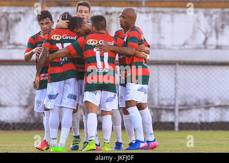 Campina Grande, Brazil. 15th Mar, 2020. Marcelinho Paraíba receives tribute  from coach Eudes Pedro after being replaced during a game between Perilima  and Centro Sportivo Paraibano (CSP), held this Sunday afternoon (15)