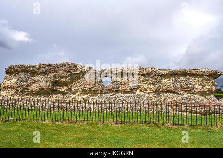 St Germains Block, Remains Of A Roman Wall Within Verulamium Park, St Albans, Hertfordshire, UK Stock Photo
