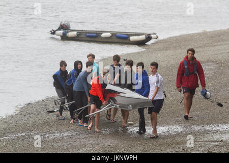 London UK. 24th July 2017. Rowers with sculling boats experience overcast cloudy conditions on River Thames in  Putney  Credit: amer ghazzal/Alamy Live News Stock Photo