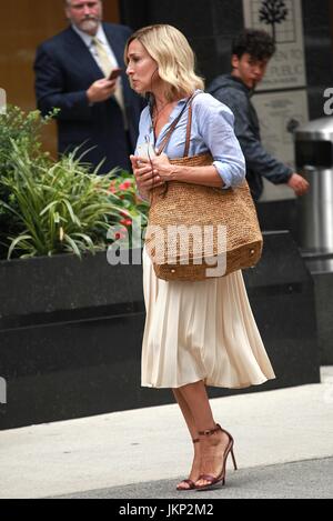 New York, NY, USA. 24th July, 2017. Sarah Jessica Parker filming on location on July 24, 2017 in New York City. Credit: Diego Corredor/Media Punch/Alamy Live News Stock Photo