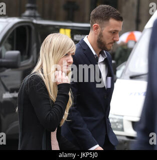 London, UK. 24th July, 2017. Pic shows:  24.7.17 High Court London Charlie Gard parents Connie Yates and Chris Gard emotional as they arrive to packed press corps and cheers of supporters    Pic by Gavin Rodgers/Pixel 8000 Ltd Credit: Gavin Rodgers/Alamy Live News Credit: Gavin Rodgers/Alamy Live News Stock Photo