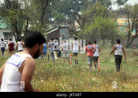 Anantnag, India. 24th July, 2017. Kashmiri Youth run to qualify the test during a Police recruitment rally on July 24, 2017 in Anantnag, India. A recruitment drive by the police in Kashmir evoked an overwhelming response, with nearly 3,000 young men and women turning up for it. The candidates, who have qualified the physical test, will have to appear in the written test for final selection for which the dates will be issued separately. Credit: Muneeb Ul Islam/Pacific Press/Alamy Live News Stock Photo