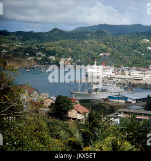 Der Hafen der Hauptstadt Castries, St. Lucia 1980er Jahre. Castries Port, St. Lucia 1980s. Stock Photo