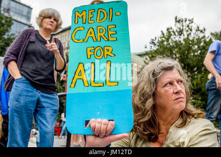 New York, United States. 24th July, 2017. Hundreds of New Yorkers joined a grassroots alliance of health care advocates in a rally on the steps of Union Square to demand a universal, single payer, improved and expanded Medicare healthcare system and an end to for-profit healthcare. Coordinating rallies have been organized in communities across the country, with the founding rally being held in Washington, DC Credit: Erik McGregor/Pacific Press/Alamy Live News Stock Photo