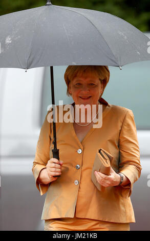 Bayreuth, Germany. 25th July, 2017. German Chancellor Angela Merkel (CDU) arrives at the opening of the Bayreuth Festival 2017 in Bayreuth, Germany, 25 July 2017. The festival opens with the opera 'Die Meistersinger von Nuernberg' (The Master-Singers of Nuremberg). Photo: Daniel Karmann/dpa/Alamy Live News Stock Photo