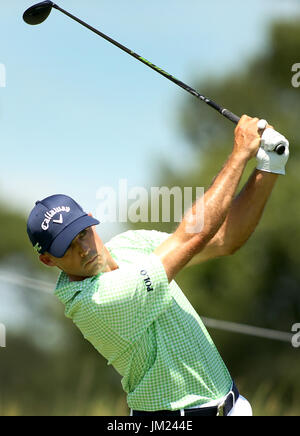 Silvis, Iowa, USA. 15th July, 2017. Jonathan Byrd of Sea Island, GA., hits his drive shot on the ninth tee, Saturday, July 15, 2017, during third round action of the John Deere Classic at TPC Deere Run in Silvis. Credit: John Schultz/Quad-City Times/ZUMA Wire/Alamy Live News Stock Photo