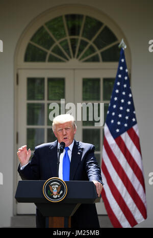 President Donald Trump, with Lebanese Prime Minister Saad Hariri ...