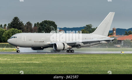 TORINO CASELLE AIRPORT - JULY 10, 2017: Boeing KC767A Aeronautica Militare MM62229, Italian Air Force, land at Turin to take soldiers. It will bring them on the United Arab Emirates state. Stock Photo