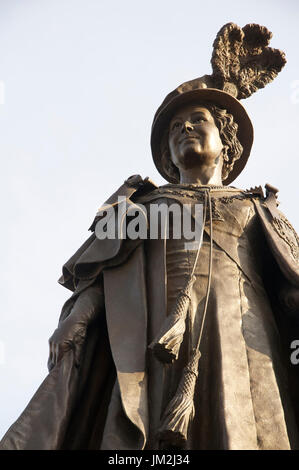 A bronze statue of Elizabeth the Queen mother by sculptor Philip Jackson was unveiled on 27th October 2016 in Poundbury, Dorchester, Dorset, England. Stock Photo