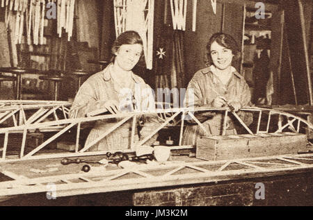 Women's RNAS making aircraft wings Stock Photo