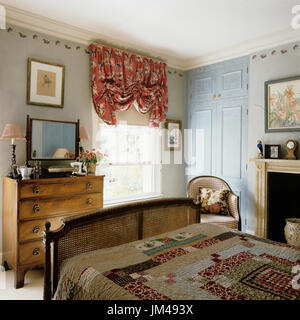 Edwardian bedroom Stock Photo - Alamy