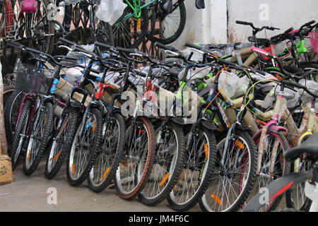 jhandewalan bicycle market