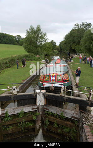 Horse drawn boat trip on the Kennet & Avon Canal at Hampstead Lock near Kintbury, Berkshire,England UK Stock Photo