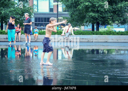 Kids playing at water park in downtown Chicago's Millennium Park. Stock Photo