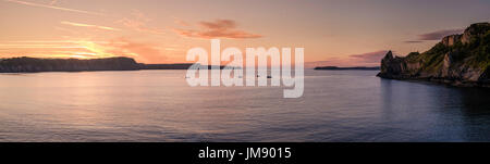 LYDSTEP HAVEN PEMBROKESHIRE, WITH CALDY ISLAND IN BACKGROUND> WALES UK Stock Photo