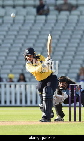 Warwickshire ladies cricketer Marie Kelly batting Stock Photo