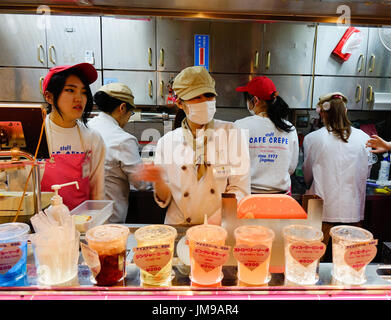 Taipei, Taiwan - Jan 1, 2016. People selling fruit jiuce at Shilin night market in Taipei, Taiwan. Stock Photo