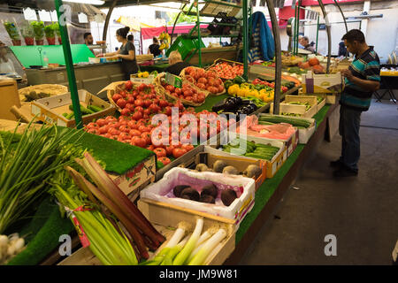 Paris, Marche des Enfants Rouges, rue de Bretagne Stock Photo