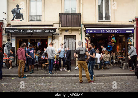 Paris Butte Aux Cailles Strassencafe Bar Chez Michelle Und Diapason Stock Photo Alamy