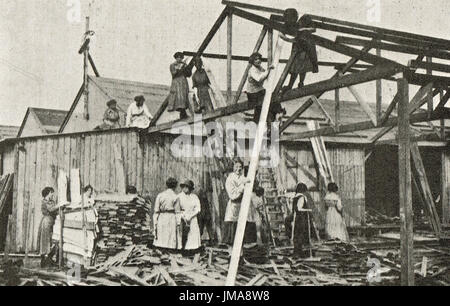 Women carpenters at work, ww1 Stock Photo