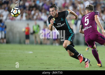 Los Angeles, California, USA. 26th July, 2017. July 26, 2017: Real Madrid midfielder Gareth Bale (11) attacks a loose ball in the first half in the game between the Manchester City and Real Madrid, International Champions Cup, Los Angeles Memorial Coliseum, Loa Angeles, CA. USA. Photographer: Peter Joneleit Credit: Cal Sport Media/Alamy Live News Stock Photo