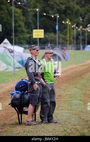 Malmesbury, Wiltshire. 27th July 2017. Festivals goers arrive in high spirits and eager to set up camp for the 35th World of Music and Dance festival held in the beautiful grounds of the Charlton Park Estate. Credit: Wayne Farrell/Alamy Live News Stock Photo