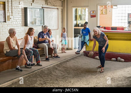 Detroit, Michigan - Feather bowling at the Cadieux Cafe. Feather bowling originated in Belgium; in the United States, it is played only in Michigan. P Stock Photo