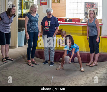 Detroit, Michigan - Feather bowling at the Cadieux Cafe. Feather bowling originated in Belgium; in the United States, it is played only in Michigan. P Stock Photo