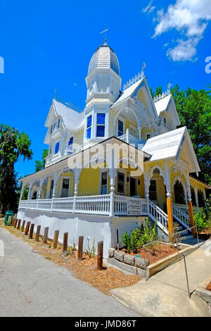 Historic Mount Mt. Dora Florida downtown Donnelly Street signs businesses directions Stock Photo