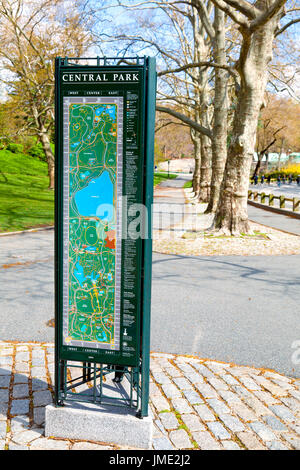 Central Park in New York City - map kiosk to help people find points of interest in the park Stock Photo