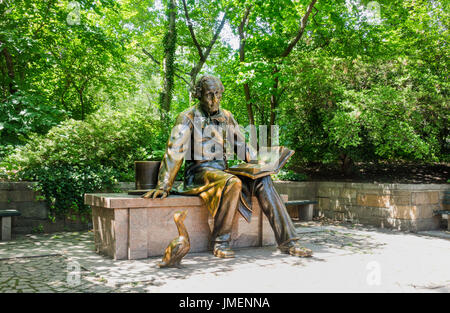 Hans Christian Andersen charming bronze statue by sculpture Georg John Lober in Central Park in New York City Stock Photo