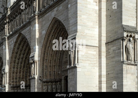 EUROPE, FRANCE, PARIS, NOTRE DAME CATHEDRAL Stock Photo