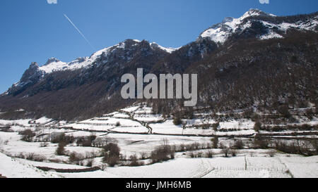 A snowy panoramic view in a clear day of Sierra de la Granda and Valle del Lago at Somiedo Natural Park (Asturias, Spain) Stock Photo