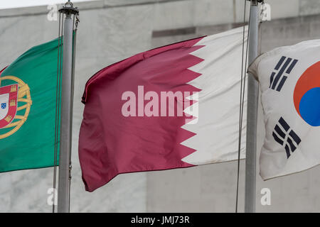 Washington DC, USA. 27th July, 2017. New York, United States. 27th July, 2017. The flag of the State of Qatar is seen flying outside UN Headquarters. Amid ongoing tension between Qatar and a coalition of Arab states mobilized by Saudi Arabia, Qatari Foreign Minister Mohammed bin Abdulrahman al-Thani met with United Nations Secretary-General Antonio Guterres at UN Headquarters. Credit: PACIFIC PRESS/Alamy Live News Stock Photo