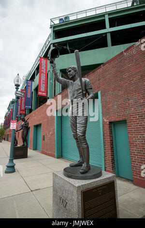 Boston Red Sox honored Carl Yastrzemski with a statue outside Fenway Park -  ESPN