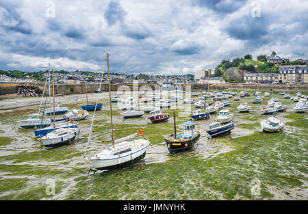 France, Brittany, Cotes-d'Armor department, Binic, view of the outer harbour (Avant-Port) at low tide Stock Photo