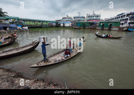 Rowboats at Saderghat on the Buriganga River, Dhaka, Bangladesh Stock Photo