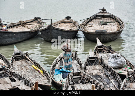 Rowboats on the Buriganga River, Dhaka, Bangladesh Stock Photo