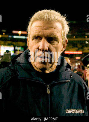 Landover, MD, USA. 18th Dec, 2022. Washington Commanders defensive tackle  Daniel Wise (92) prior to the NFL game between the New York Giants and the  Washington Commanders in Landover, MD. Reggie Hildred/CSM/Alamy