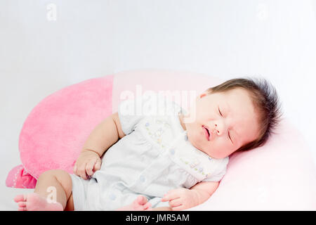 baby falls asleep on breastfeeding pillow