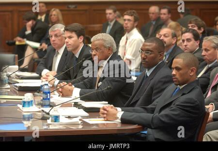 NBA - S0626_NBA_Draft_NB001.jpg NEW YORK - JUNE 26: 2002 NBA Draftees pose  for a group portrait with NBA Commissioner David Stern prior to being  selected, from (L to R) as follows :