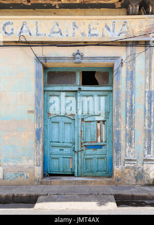 Vintage wooden door and entrance to a historic old building in Matanzas, Cuba Stock Photo
