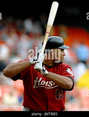 Houston Astros Carlos Lee is on deck during the baseball game between the  Houston Astros and the Pittsburgh Pirates in Pittsburgh, Sunday, Sept. 26,  2010. (AP Photo/Keith Srakocic Stock Photo - Alamy