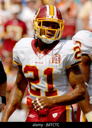 FILE ** Washington Redskins safety Sean Taylor (21) escapes the