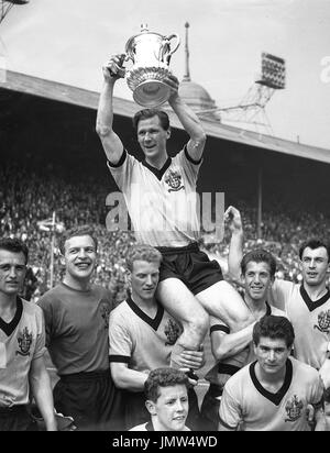 1960 FA Cup winners Wolverhampton Wanderers at Wembley 7/5/60 at Wembley Stadium. Wolves captain Bill Slater holds the cup with standing LtoR Gerry Harris, Malcolm Finlayson, Ron Flowers, Peter Broadbent, Eddie Clamp,  Kneeling Barry Stobart, Des Horne. Stock Photo