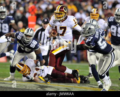 Washington Redskins wide receiver Santana Moss misses a pass from  quarterback Jason Campbell as he is covered by Dallas Cowboys Ken Hamlin  (26) and Terence Newman (41) during the third quarter at