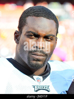 Philadelphia Eagles quarterback Michael Vick (7) during an NFL football  game against the Dallas Cowboys Sunday, Dec. 12, 2010, in Arlington, Texas.  The Eagles won 30-27. (AP Photo/Tony Gutierrez Stock Photo - Alamy