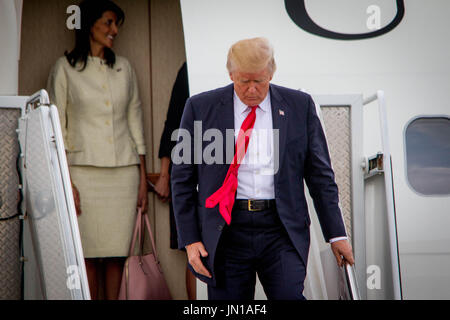 Ronkonkoma, New York, USA. 28th July, 2017. President Donald Trump disembarks Air Force One in Ronkonkoma, NY, Friday, July 28, 2017. Credit: Michael Candelori/Alamy Live News Stock Photo