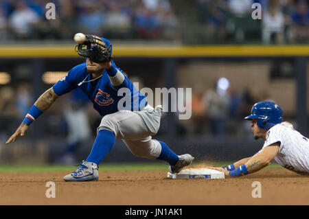 Milwaukee, WI, USA. 28th July, 2017. Chicago Cubs second baseman Javier Baez #9 reaches out for a throw in the Major League Baseball game between the Milwaukee Brewers and the Chicago Cubs at Miller Park in Milwaukee, WI. John Fisher/CSM/Alamy Live News Stock Photo
